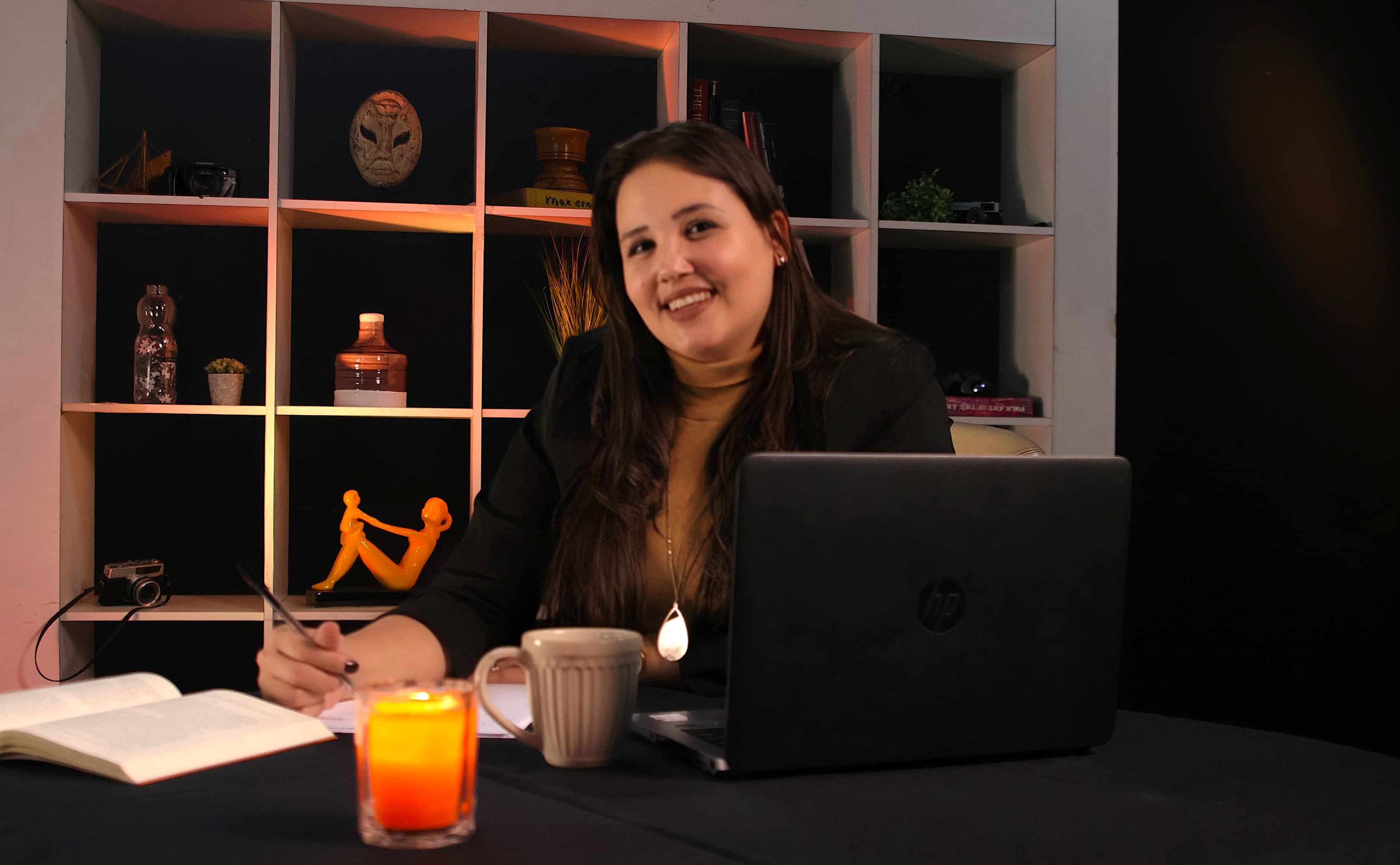 Ana Carolina Santana em seu consultório